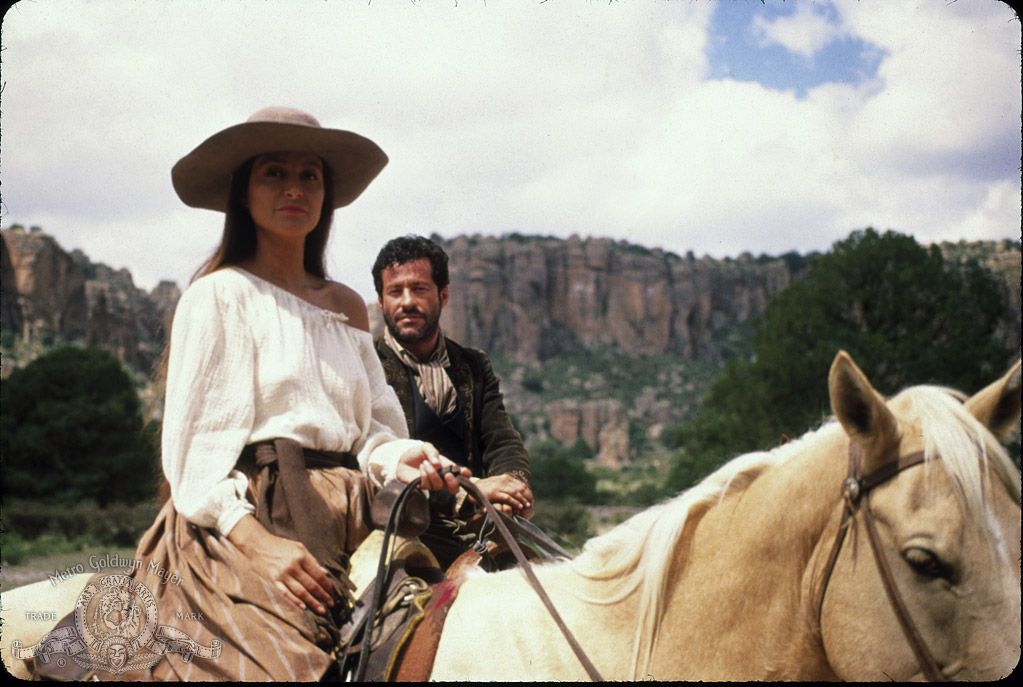 Кадры из Герой-предатель (1999)