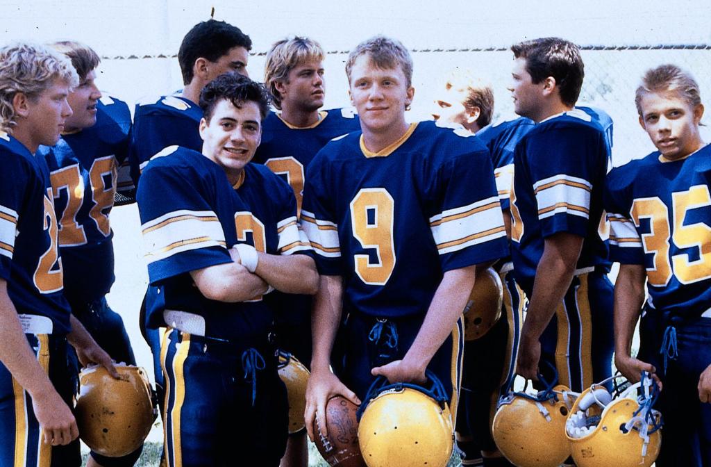 Кадры из Джонни, будь хорошим (1988)