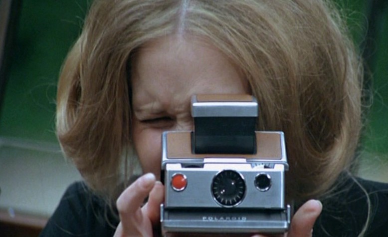 Кадры из Зверь (1975)