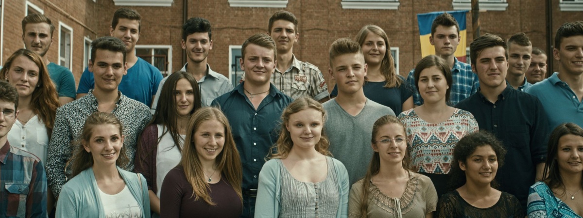 Кадры из Выпускной (2016)