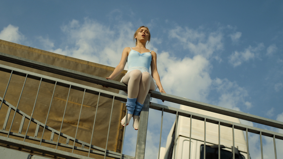 Кадры из Чужие родные (2018)