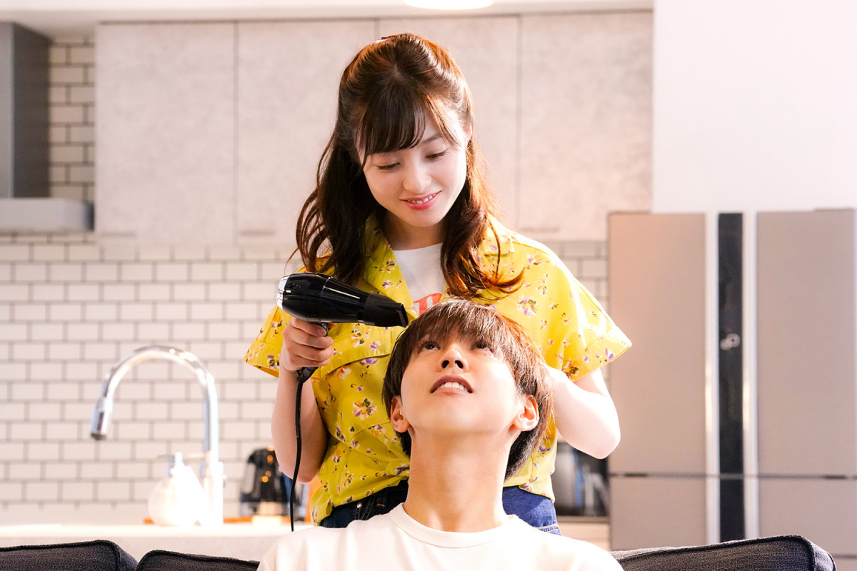 Кадры из Приходи за поцелуем в полночь (2019)